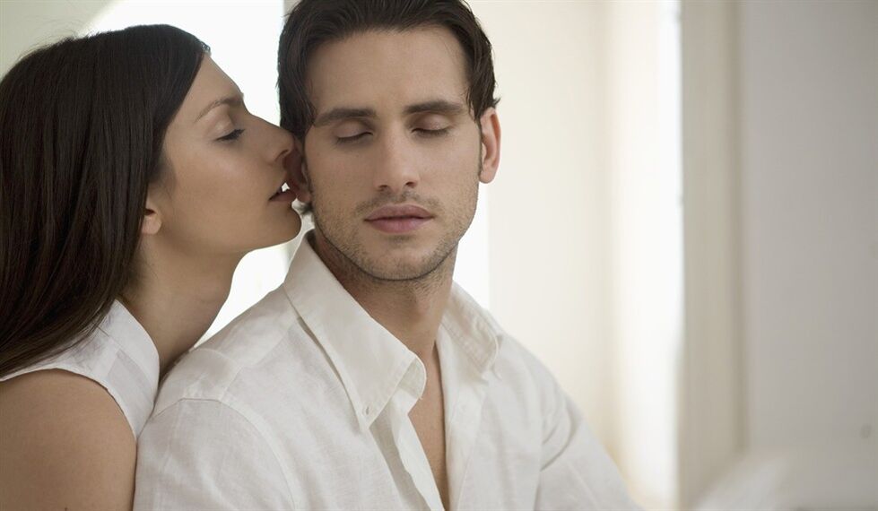 A nő izgatja a férfit